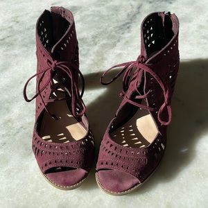 Vince Camuto Tarita purple suede laser cut out zip lace up sandal heels - size 8